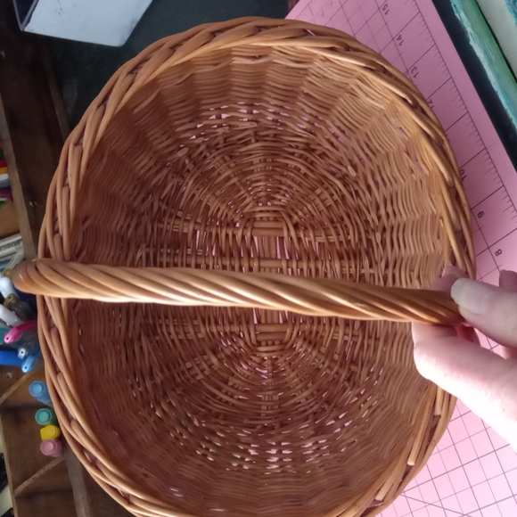 Vintage woven basket with handle - Picture 3 of 8
